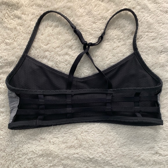 Lululemon Sports Bra Crossed Back Size 4 - Picture 3 of 3